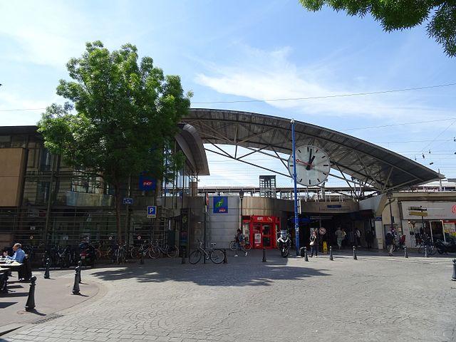 Asnières-sur-Seine - Immobilier - CENTURY 21 L'Ami Immobilier Conseil - Vue_de_face_Gare_d'Asnières_sur_Seine